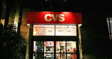 CVS to close 900 stores