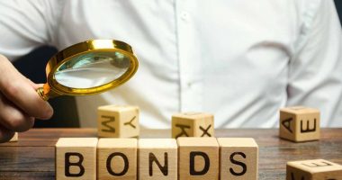 difference between stocks and bonds